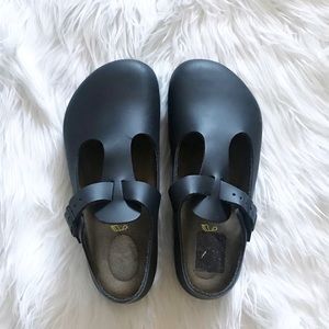 Birkenstock Matte Black Paris T Strap Clog